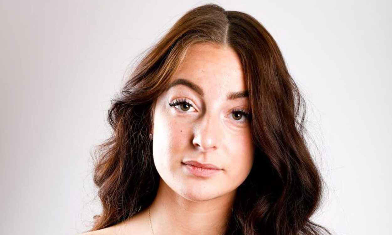 Header Tessa van Essen Laura (22) maakte als tiener naaktvideo’s die uitlekten: ‘Ik miste iemand die begreep hoe ik me voelde’
