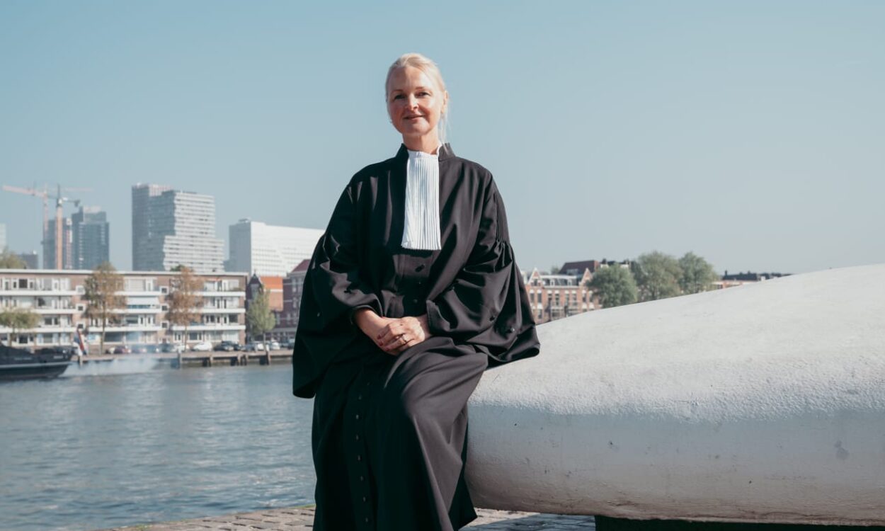 Ontwerp zonder titel 195 Advocaat Nelleke Stolk stond de familie van de vermoorde Hümeyra (16) bij: ‘Haar naam blijft voor altijd’