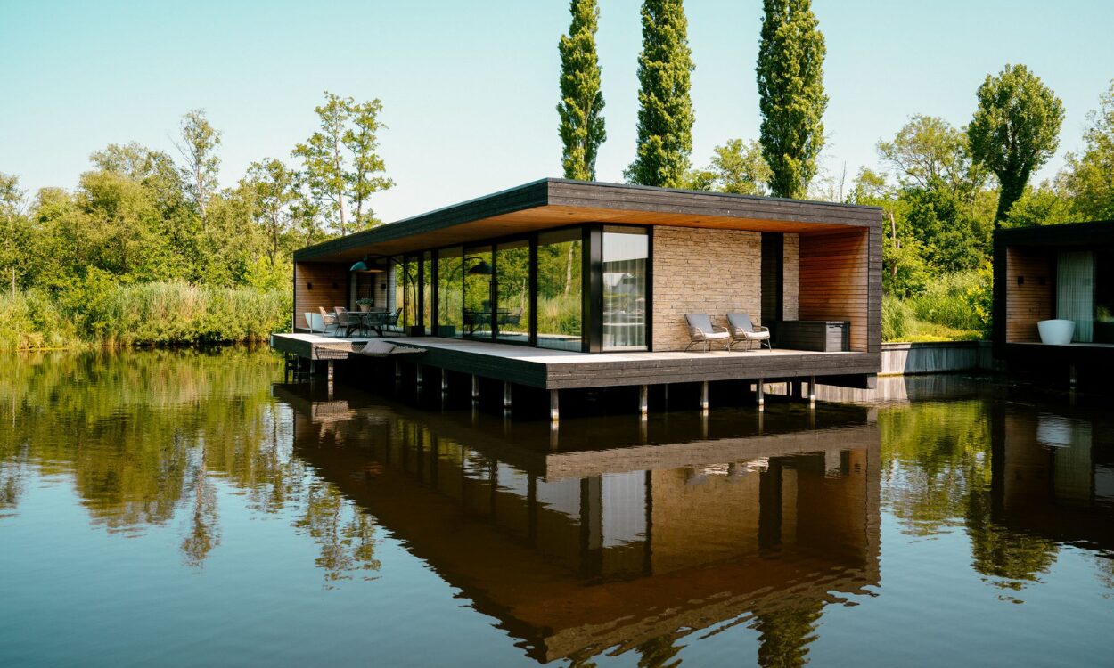 Ontwerp zonder titel 2024 07 05T144116.485 Haven Lake Village: beleef het ultieme vakantiegevoel in een luxe villa op het water